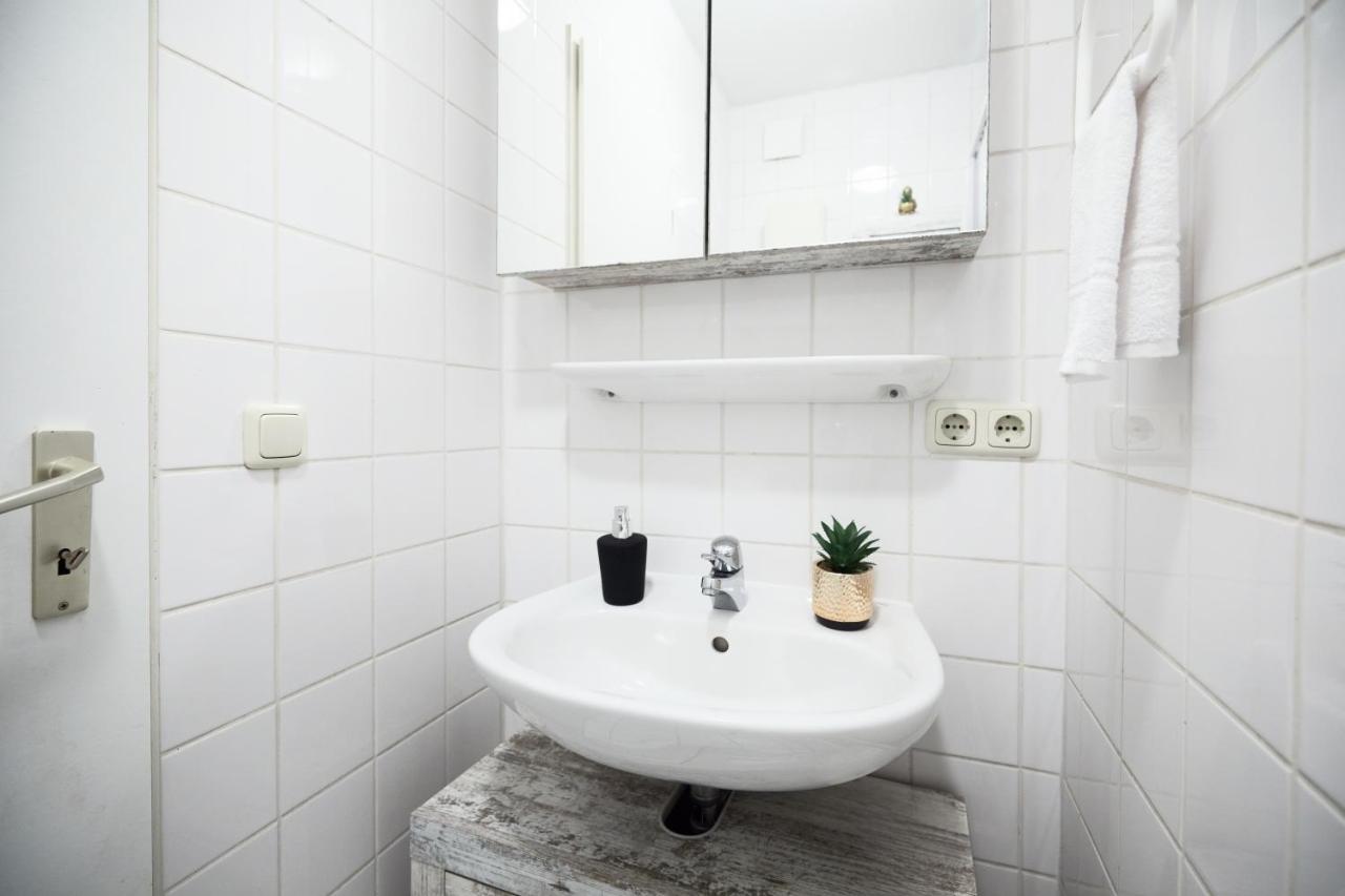 Stilvolles Ruhiges Studio - Parkplatz, Wifi, Tv Em-Apartments Deutschland ビーレフェルト エクステリア 写真